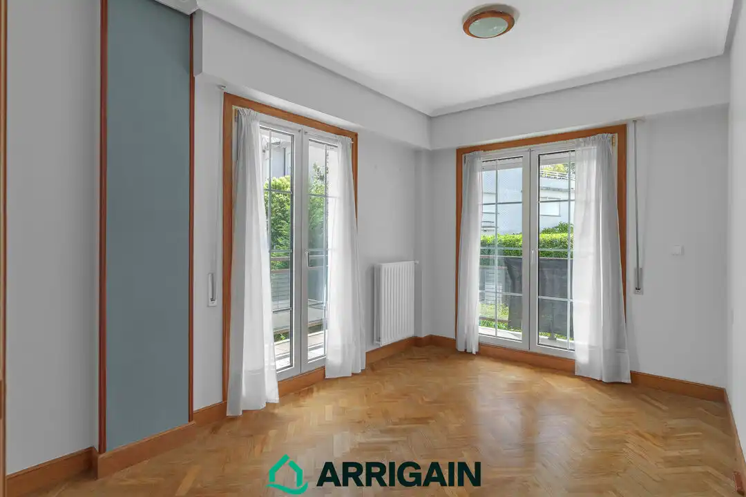 Habitación de Piso en venta en Donostia - San Sebastián  con Calefacción, Terraza y Trastero