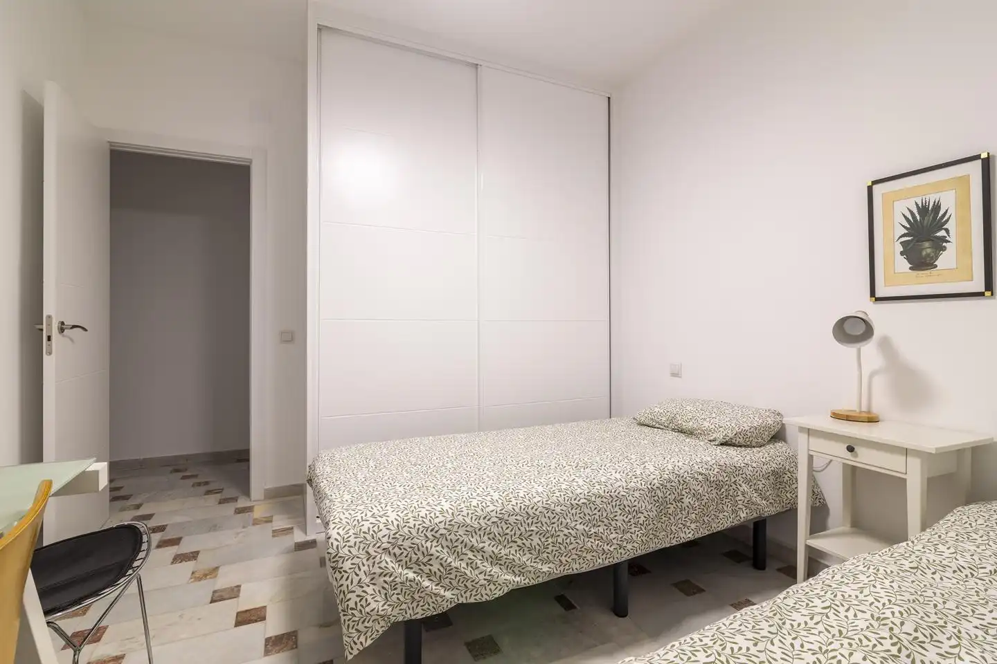 Dormitori de Pis de lloguer en Madrid amb Aire condicionat, Calefacció i Moblat