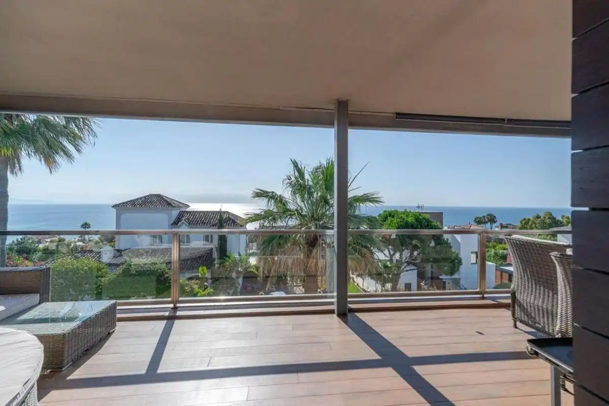 Terrasse von Wohnungen zur Miete in Manilva mit Klimaanlage, Heizung und Terrasse