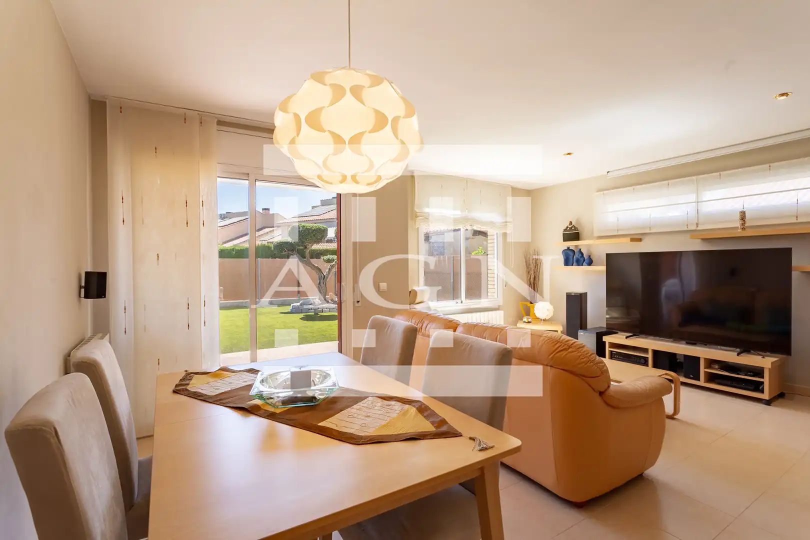 Wohnzimmer von Einfamilien-Reihenhaus zum Verkauf in Cambrils mit Klimaanlage, Heizung und Privatgarten