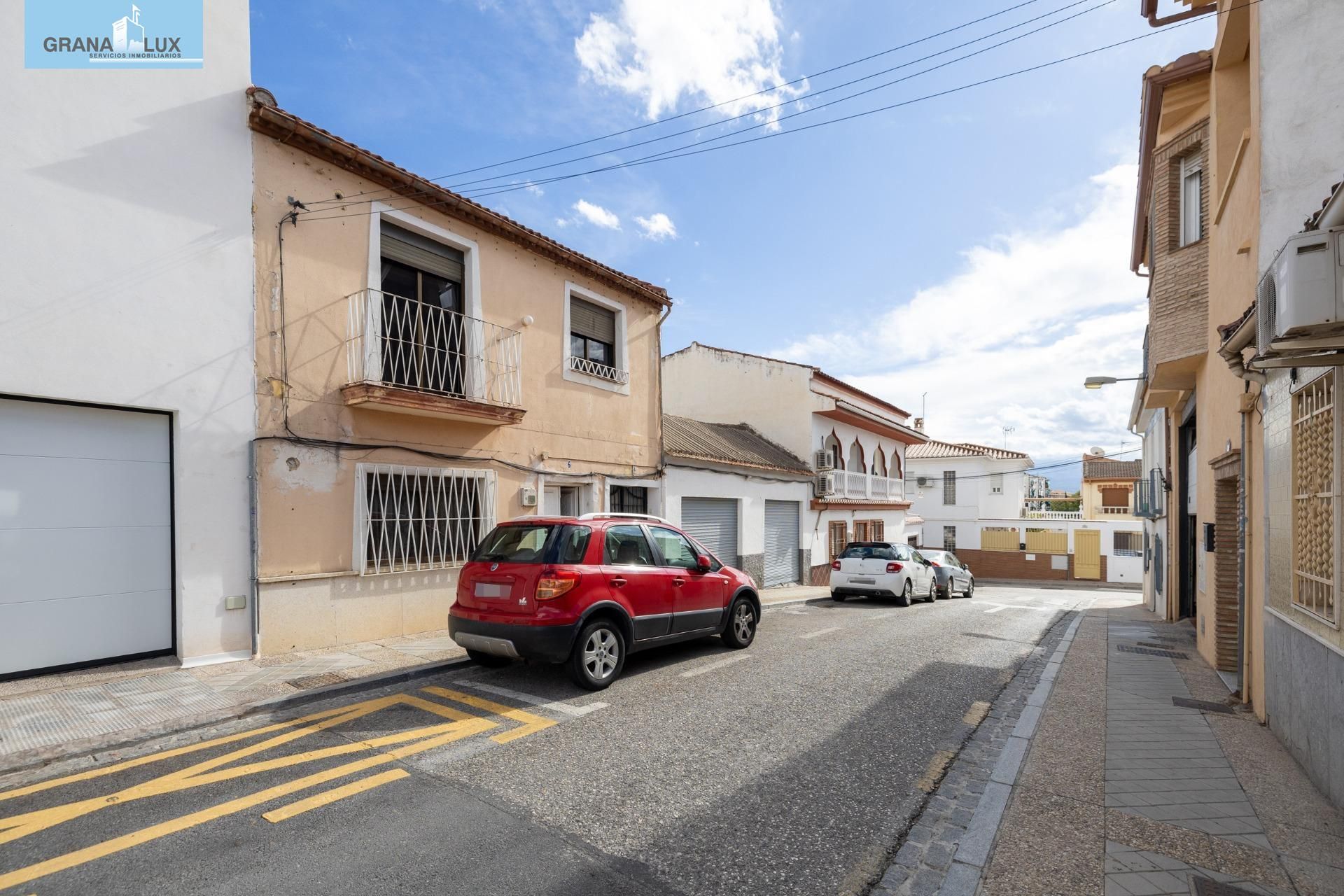 Vista exterior de Casa adosada en venda en  Granada Capital amb Balcó
