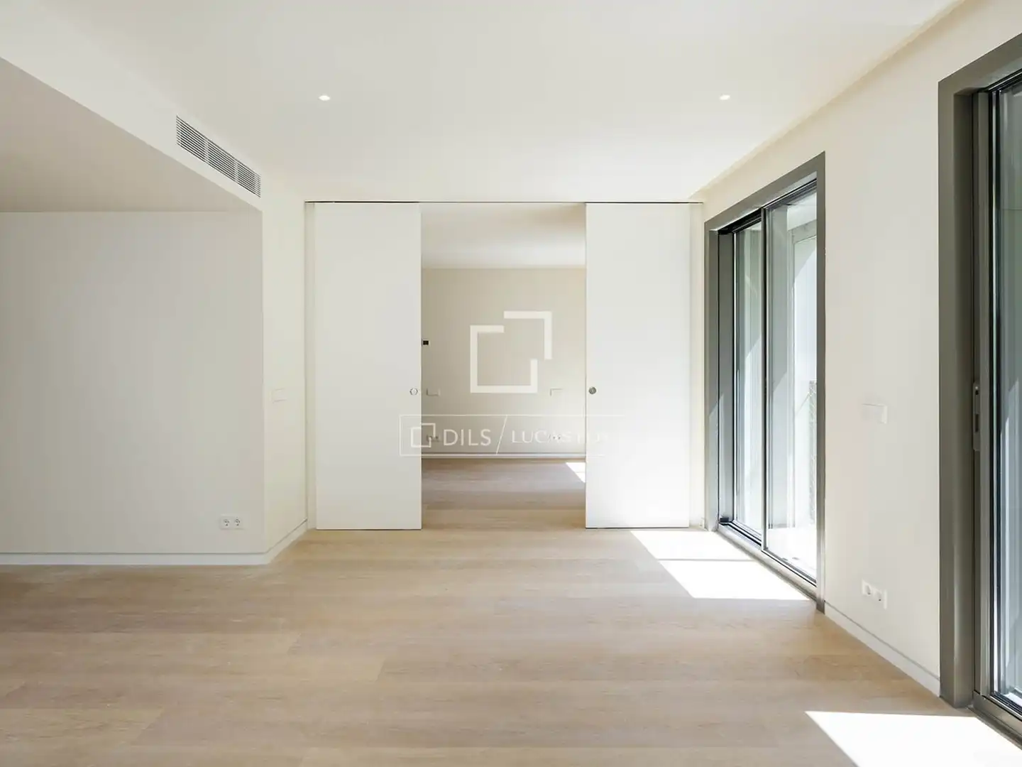 Piso en venta en Barcelona con Aire acondicionado, Terraza y Piscina