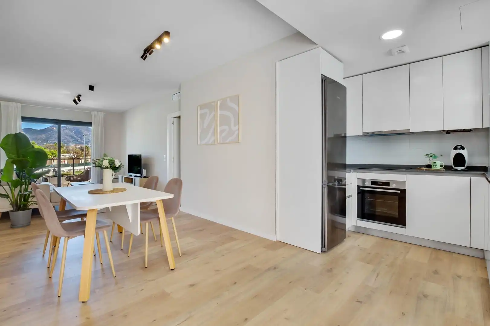 Menjador de Apartament en venda en Mijas amb Aire condicionat, Terrassa i Traster