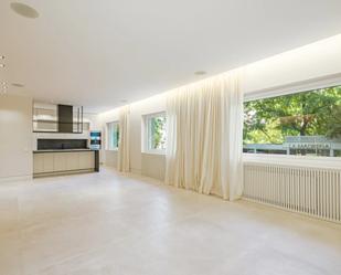 Living room of Flat for sale in  Madrid Capital  with Air Conditioner, Heating and Storage room