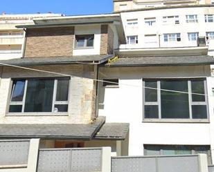 Vista exterior de Casa o xalet de lloguer en Vigo  amb Jardí privat, Terrassa i Alarma