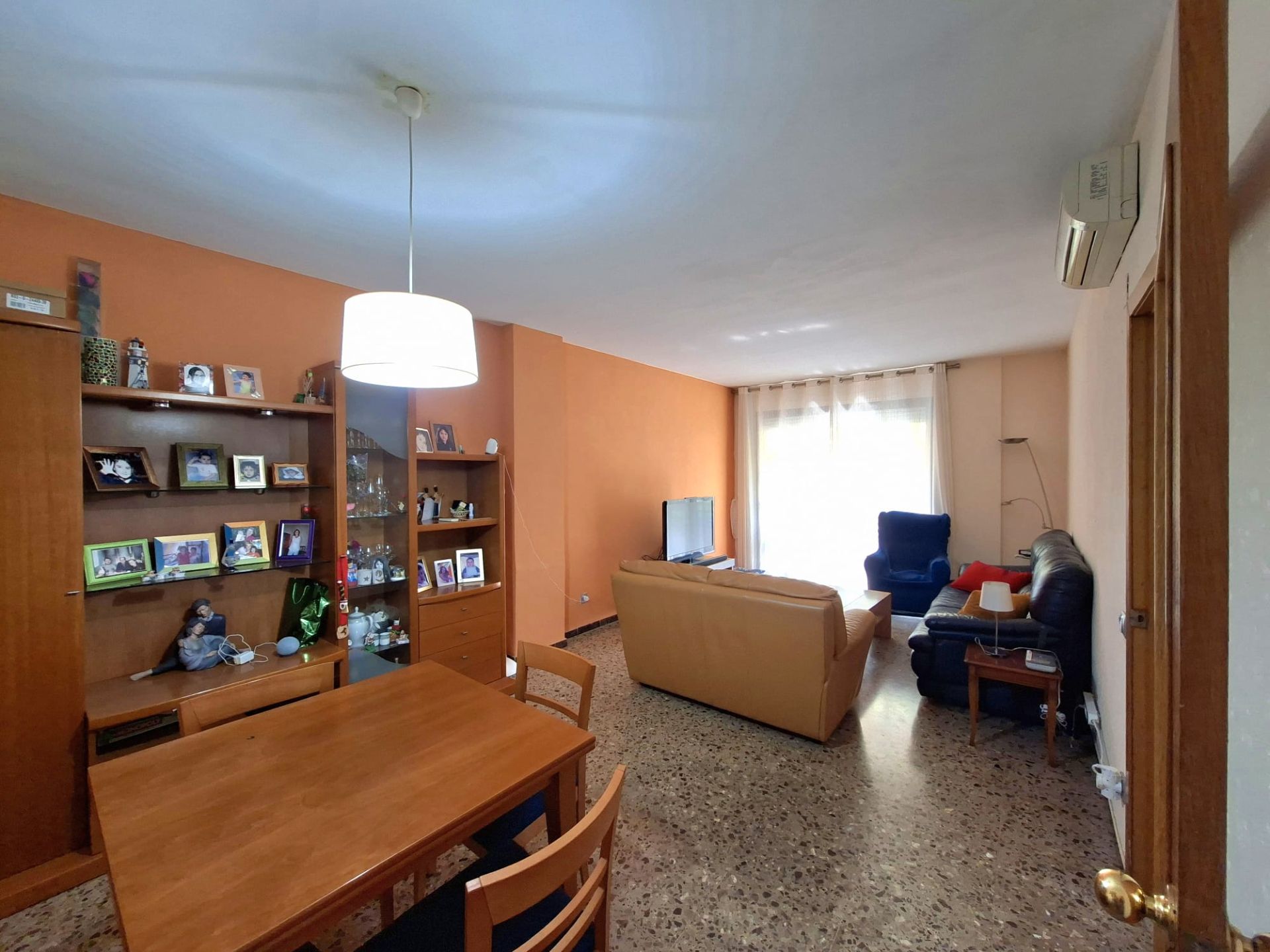 Sala d'estar de Pis en venda en  Barcelona Capital amb Aire condicionat i Balcó
