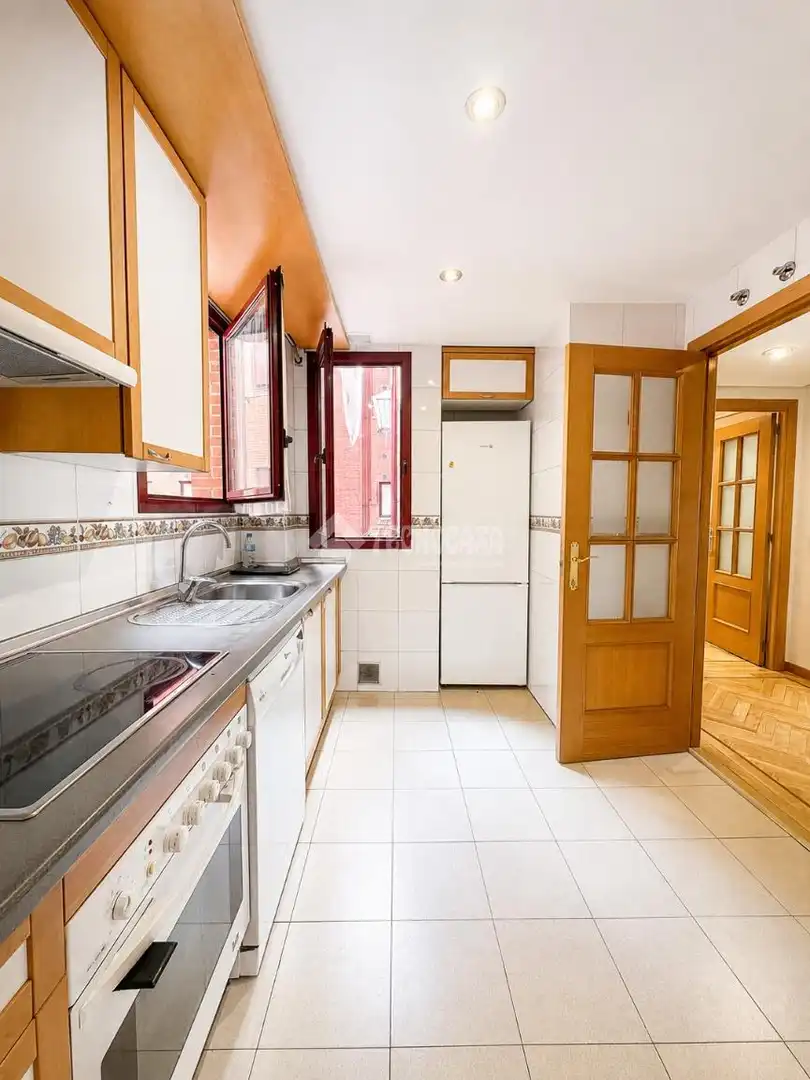 Kitchen of Flat for rent in Madrid  with Air Conditioner and Heating