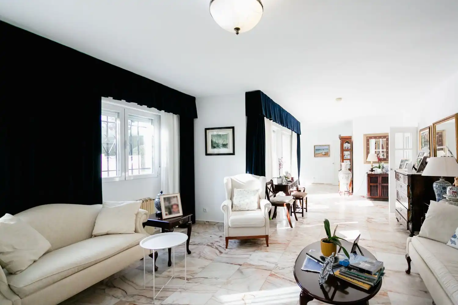 Sala d'estar de Casa o xalet en venda en Boadilla del Monte amb Calefacció, Jardí privat i Traster