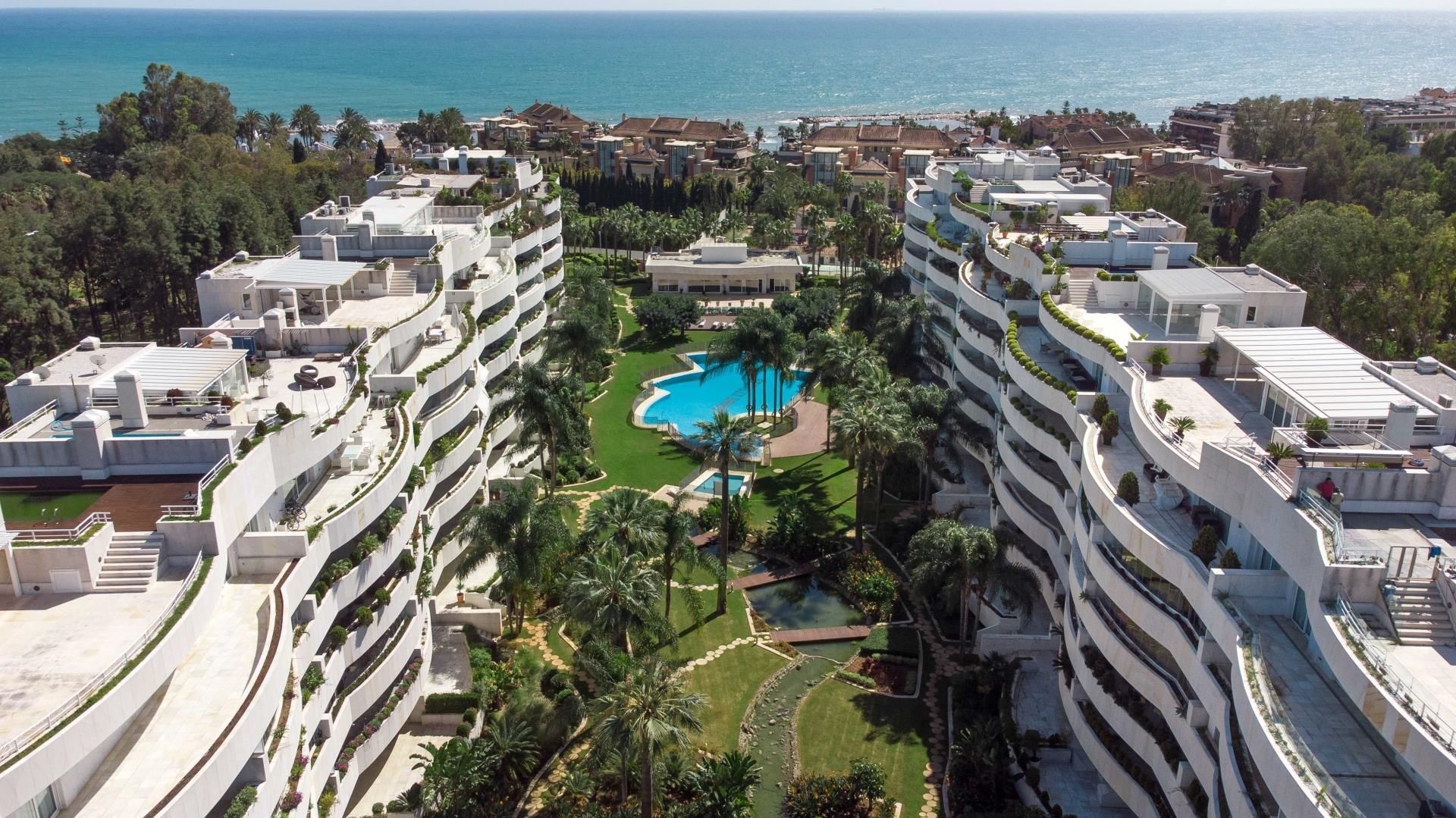 Exterior view of Apartment to rent in Marbella  with Air Conditioner, Terrace and Furnished