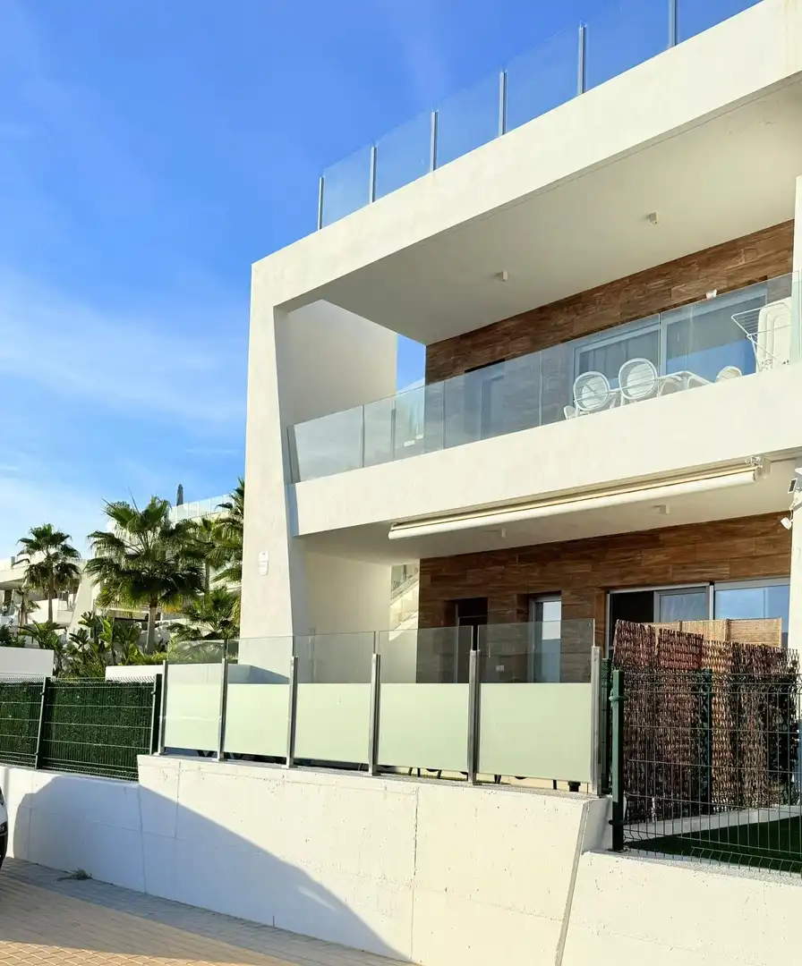 Vista exterior de Dúplex en venta en Finestrat con Aire acondicionado, Calefacción y Piscina