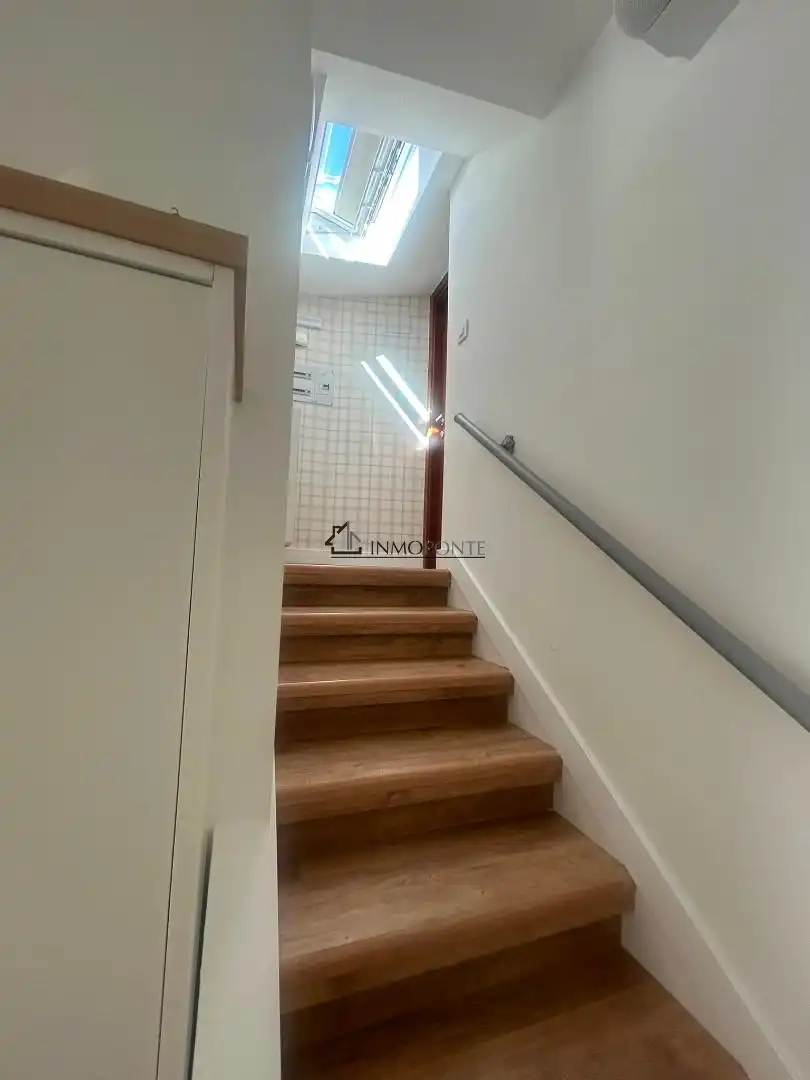Dachboden zur Miete in Pontevedra Capital  mit Heizung, Terrasse und Abstellraum