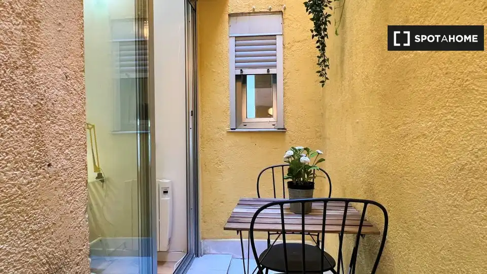 Balcony of Flat for share in Barcelona  with Air Conditioner, Heating and Furnished