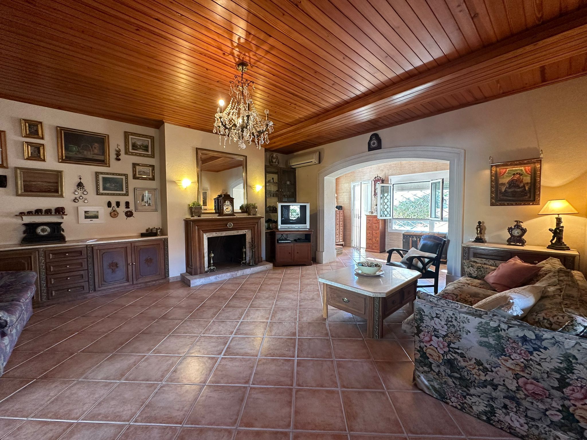 Sala d'estar de Casa o xalet en venda en  Almería Capital amb Aire condicionat, Calefacció i Jardí privat