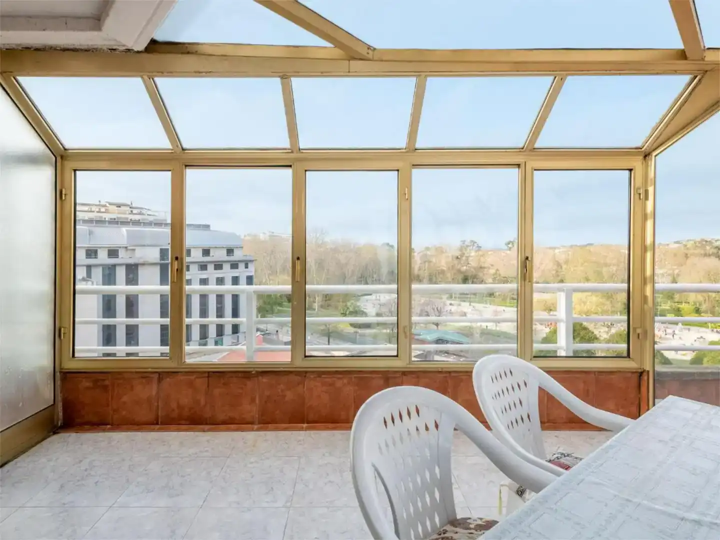 Terraza de Piso de alquiler en Gijón  con Parquet y Amueblado