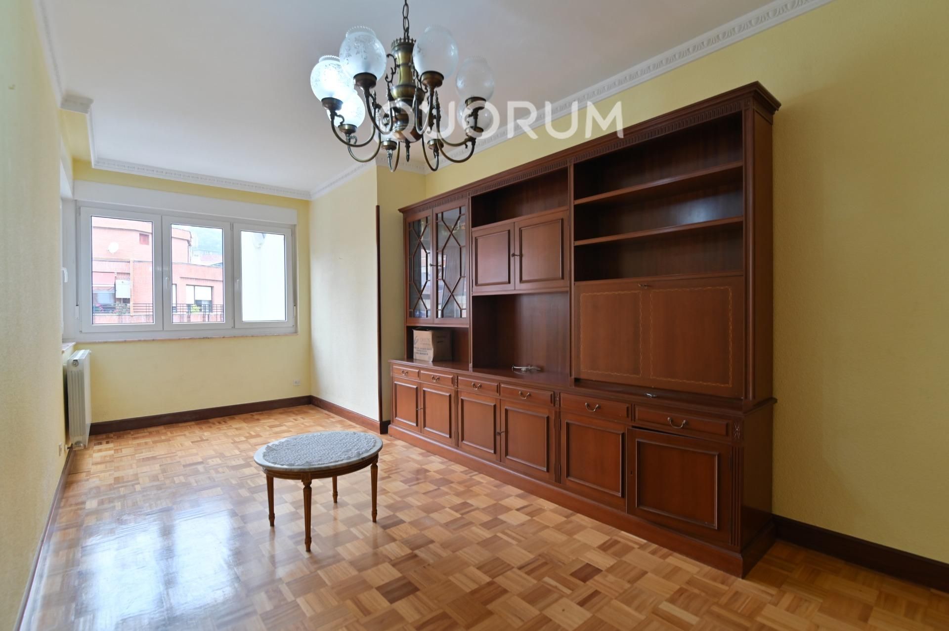 Wohnzimmer von Wohnung zum Verkauf in Bilbao  mit Heizung und Balkon