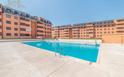 Swimming pool of Flat for sale in Pinto  with Air Conditioner, Heating and Parquet flooring