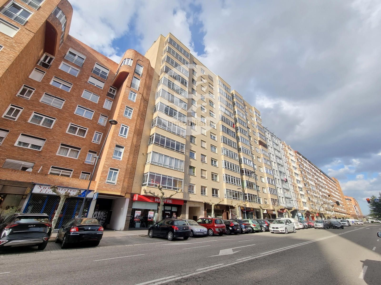 Vista exterior de Piso en venta en Burgos Capital con Calefacción, Terraza y Amueblado