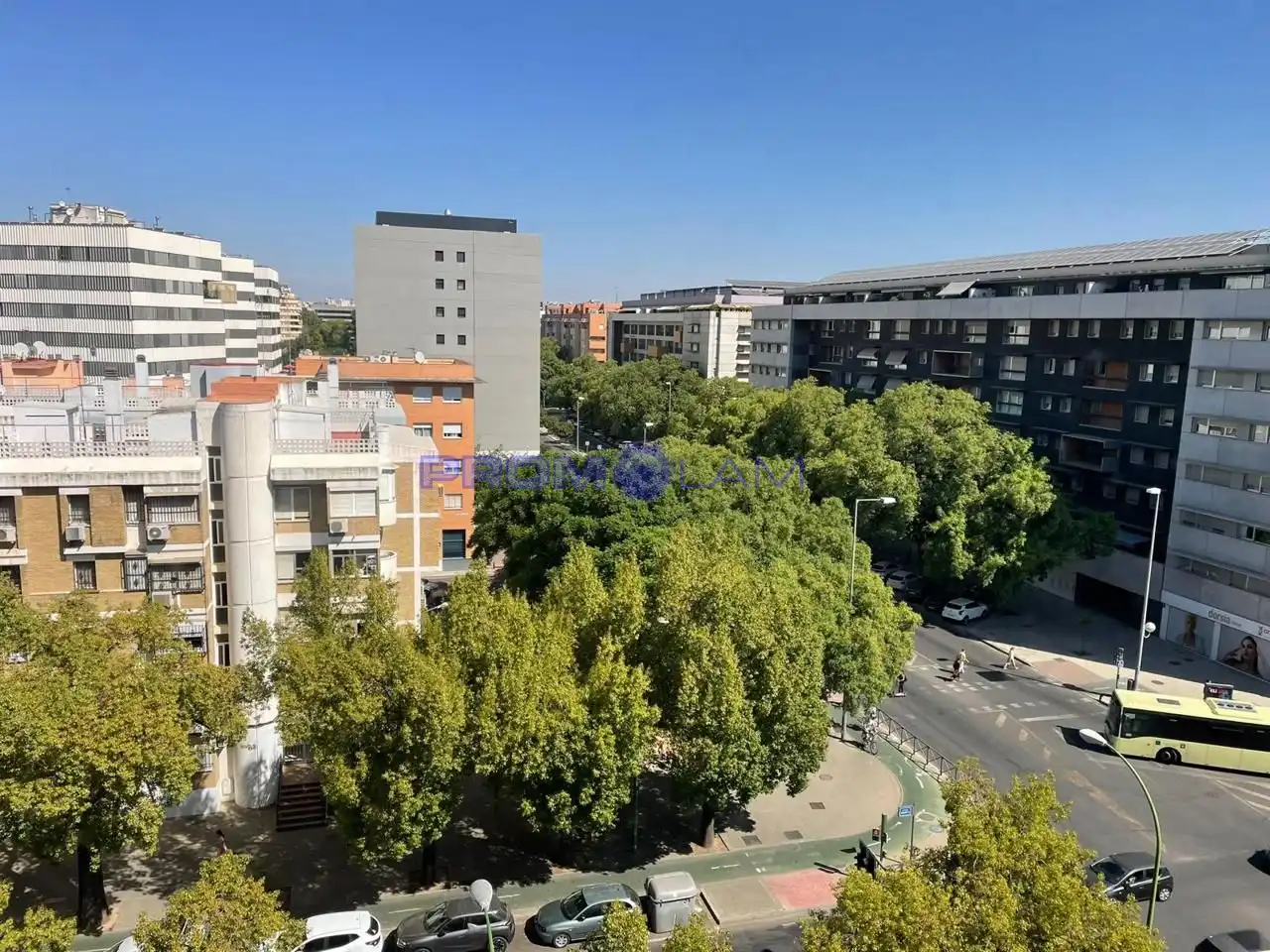 Vista exterior de Pis en venda en Sevilla amb Aire condicionat