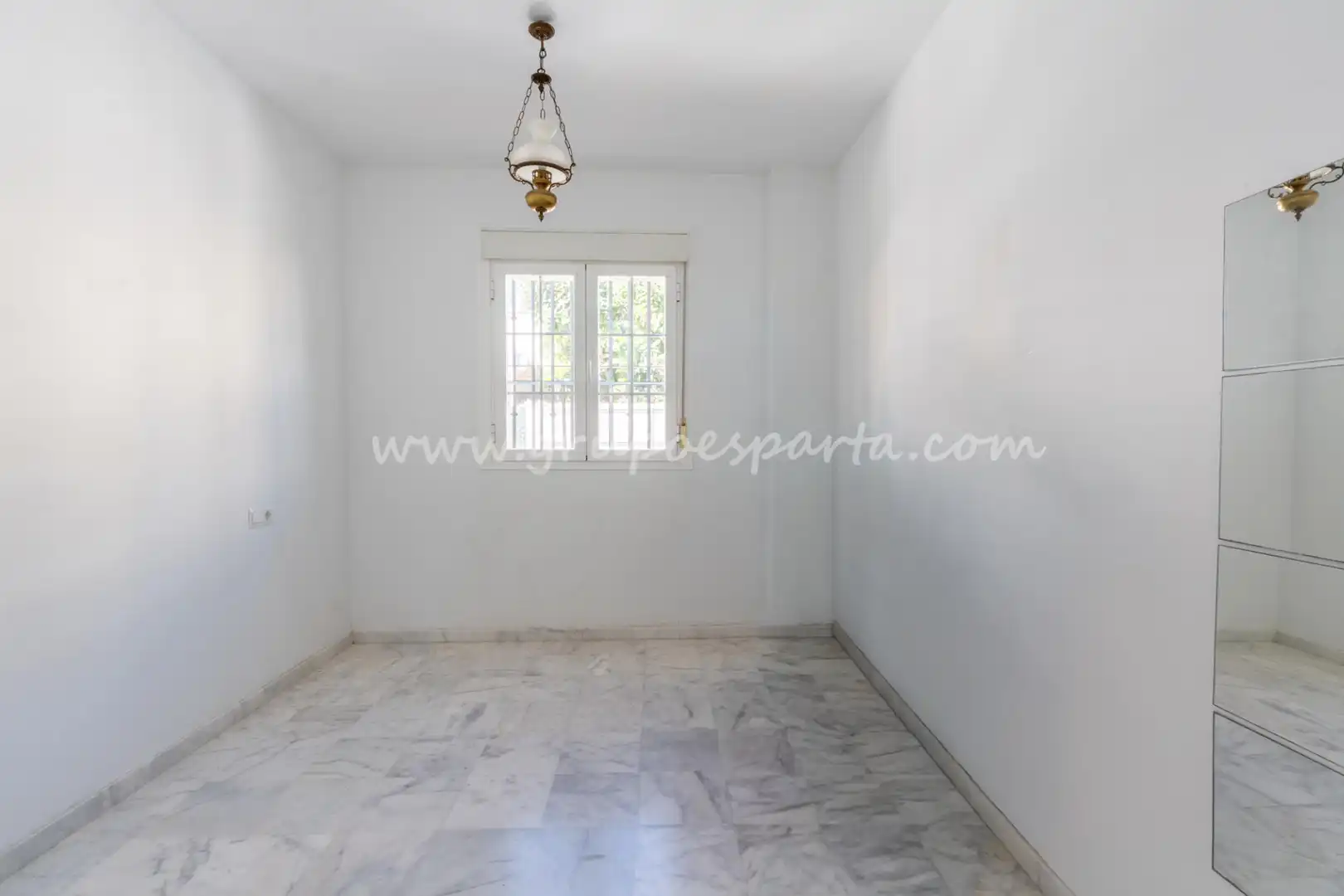 Detached homes for sale in Espartinas  with Air Conditioner, Heating and Oven