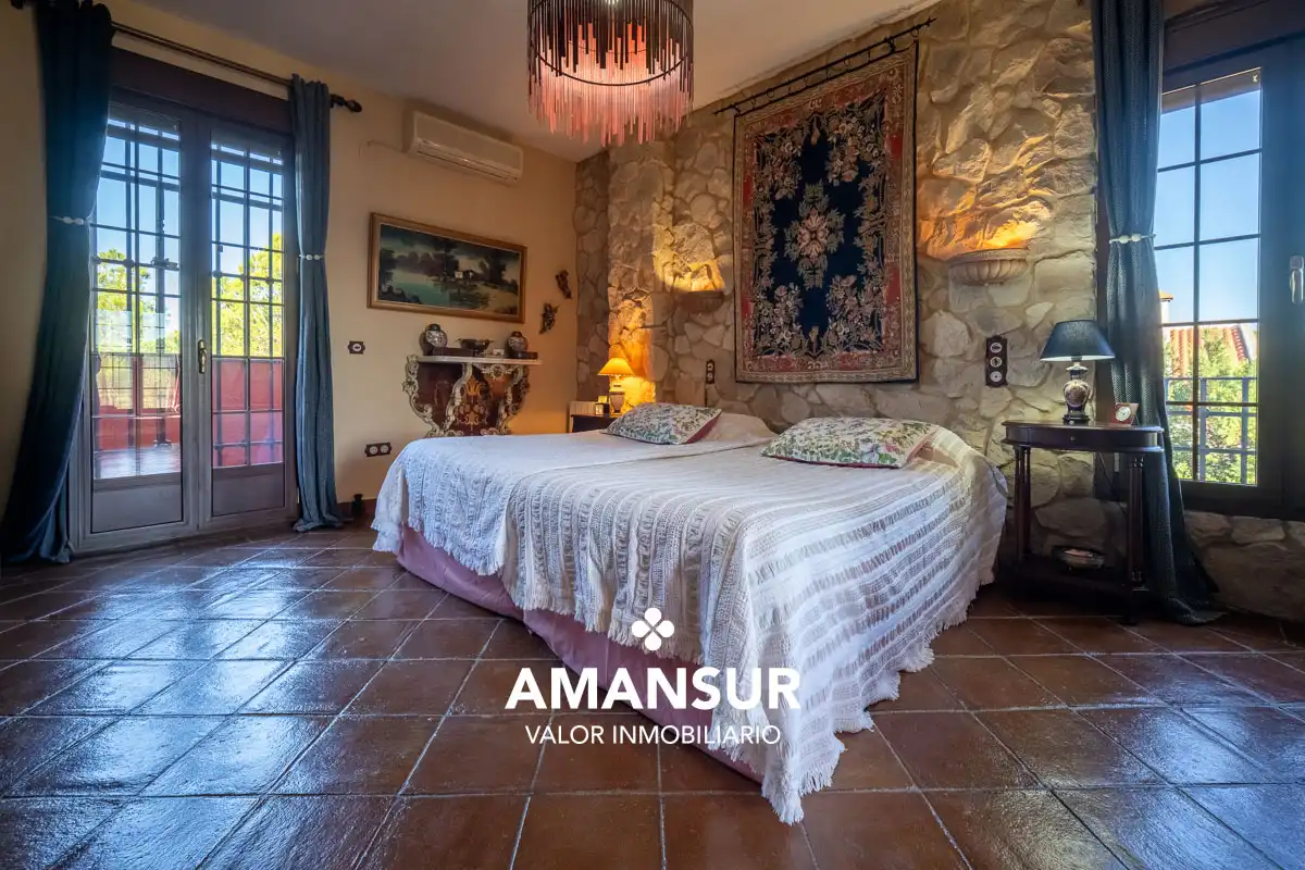 Chalet con piscina en venta en Avenida del Almendro, imagen 59