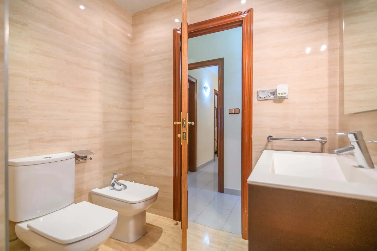 Baño de Piso en venta en Cornellà de Llobregat con Aire acondicionado, Calefacción y Balcón