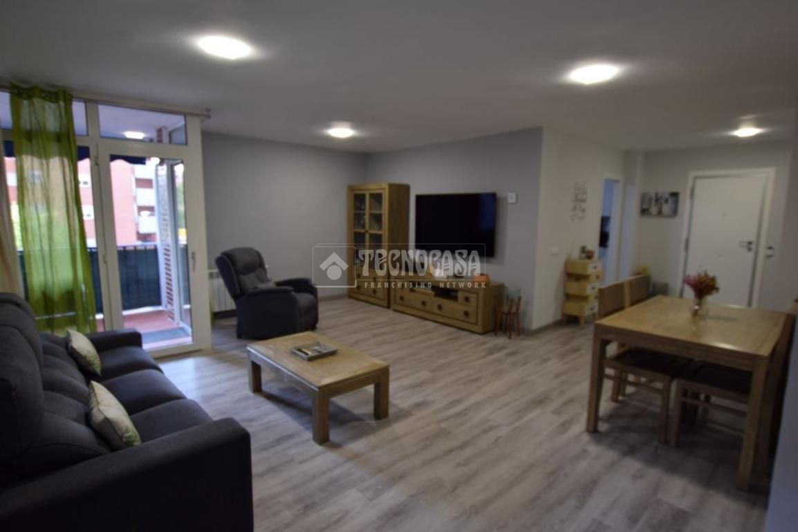 Living room of Flat for sale in Fuenlabrada  with Heating, Furnished and Community pool