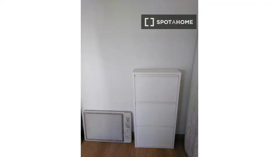 Habitación de Piso de alquiler en Valencia con Aire acondicionado, Calefacción y Amueblado