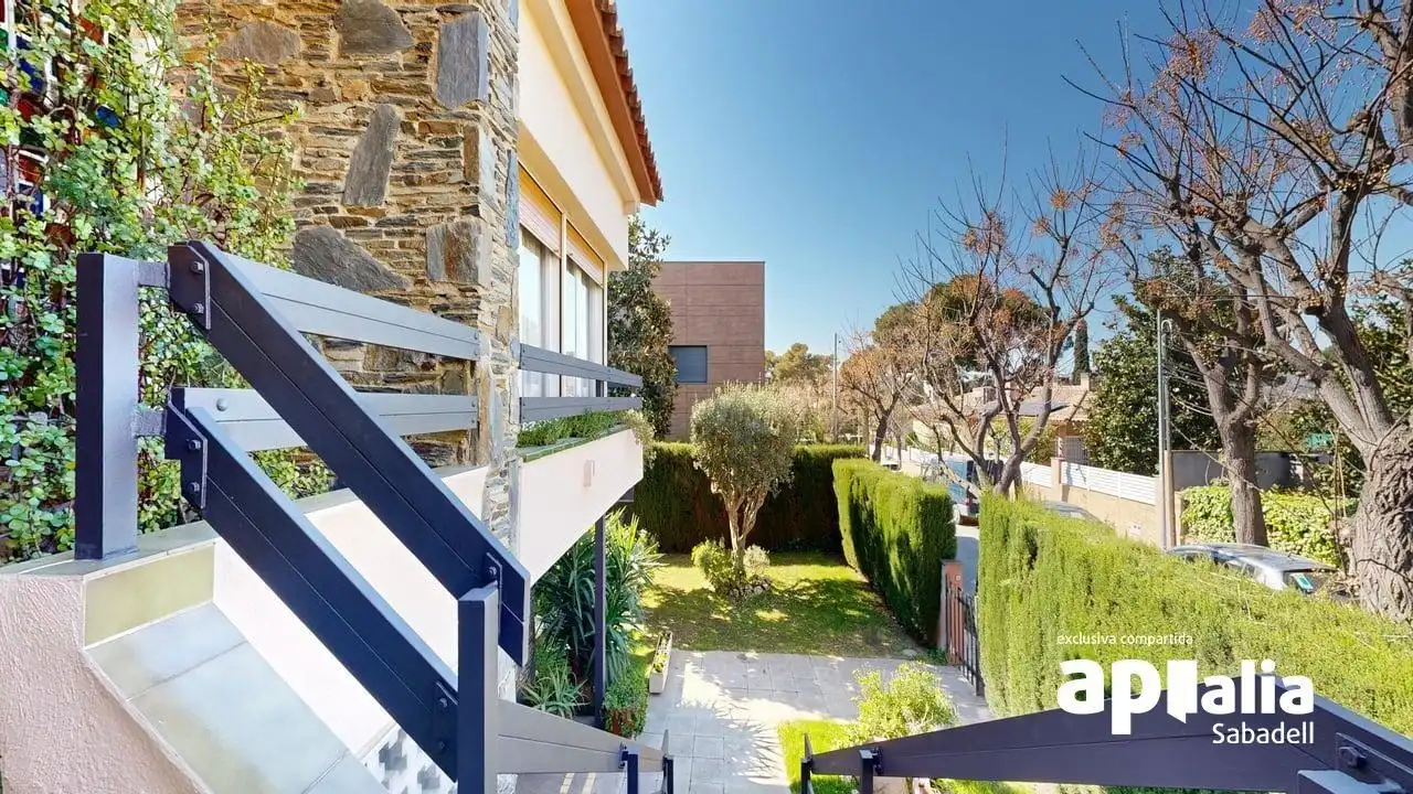 Jardí de Casa o xalet en venda en Barberà del Vallès amb Aire condicionat, Calefacció i Jardí privat