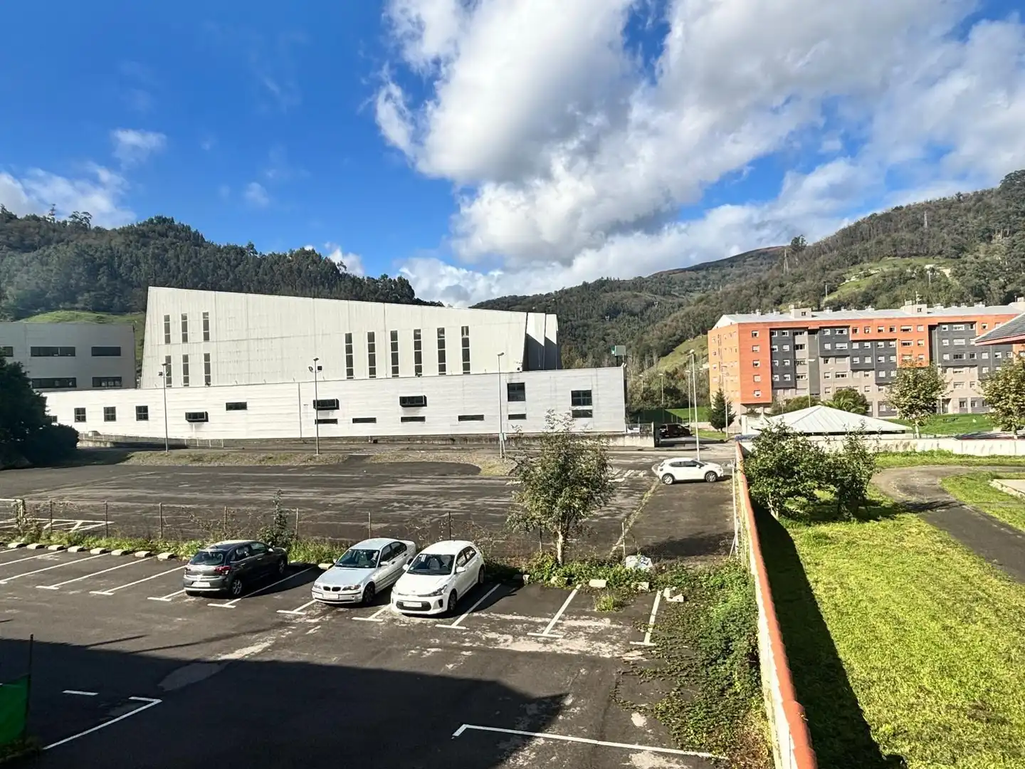 Vista exterior de Pis en venda en Mieres (Asturias) amb Calefacció