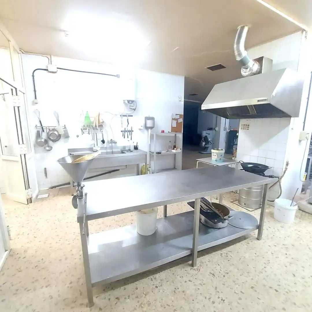 Cocina de Local en venta en Sevilla con Aire acondicionado