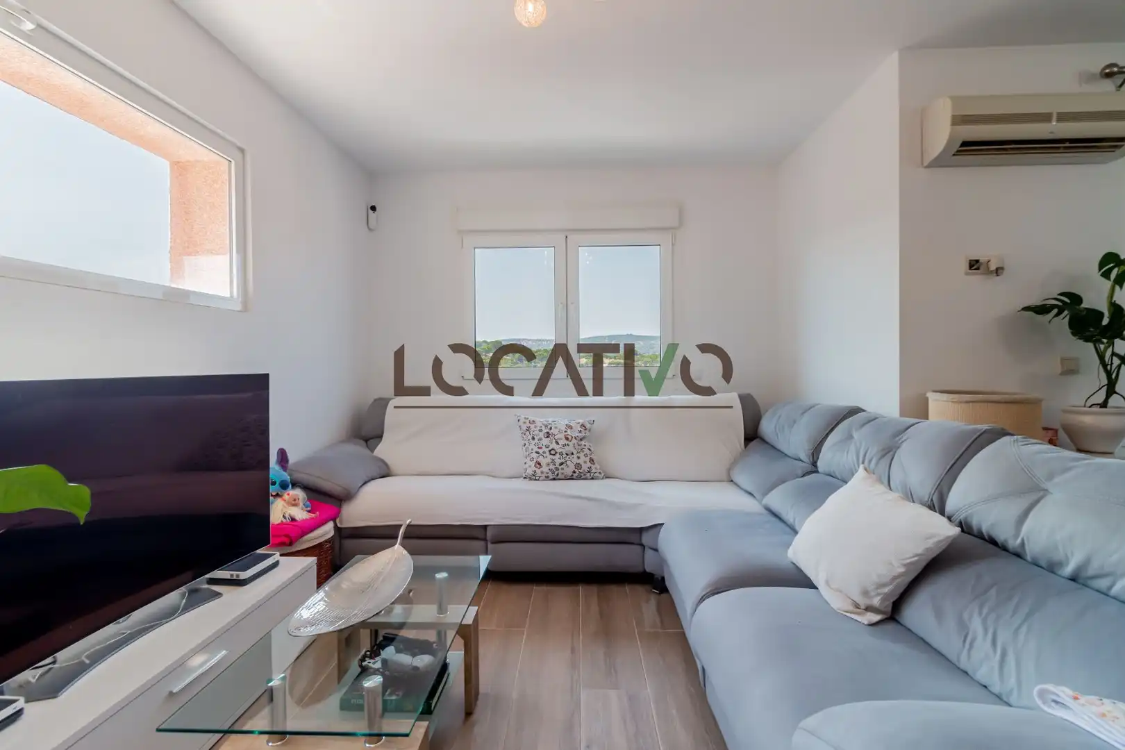Sala d'estar de Casa o xalet en venda en Navas del Rey amb Aire condicionat, Calefacció i Jardí privat