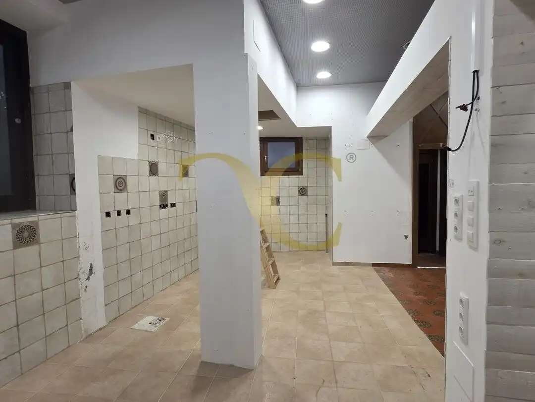 Commercial properties for rent in Llanes  with Air Conditioner