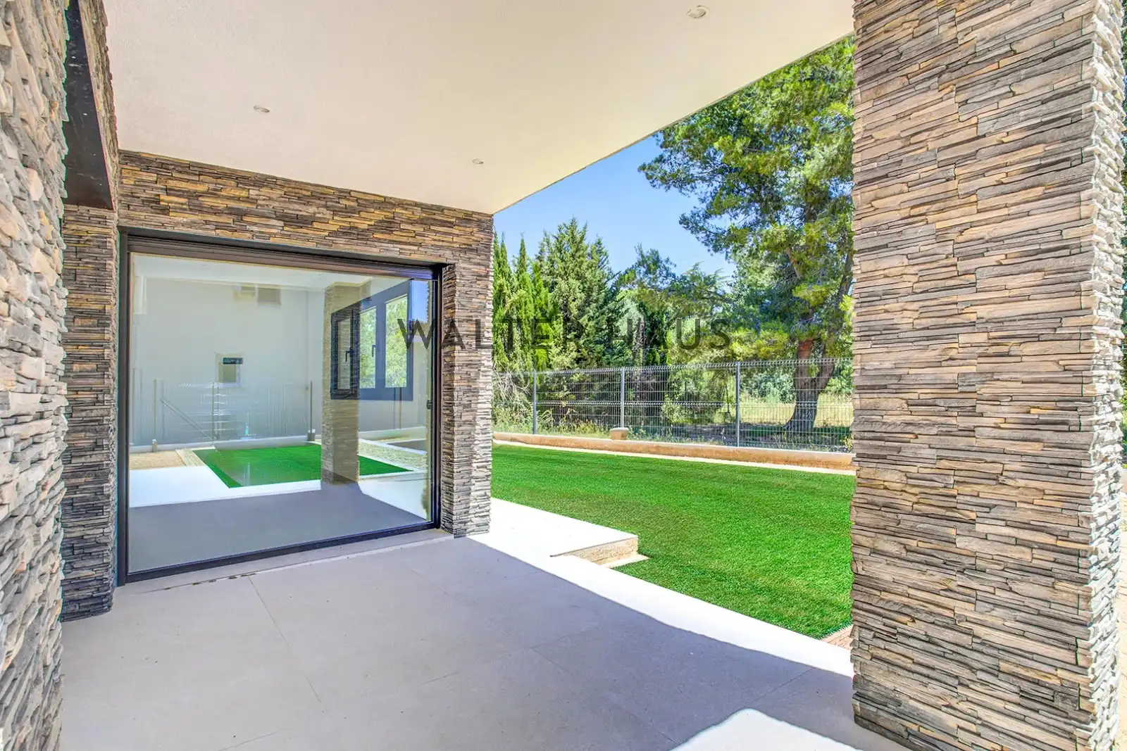 Casa amb terrassa en venda a Carrer del Daró, imagen 2