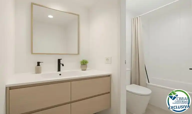 Bathroom of Study for sale in L'Estartit  with Private garden, Furnished and Community pool