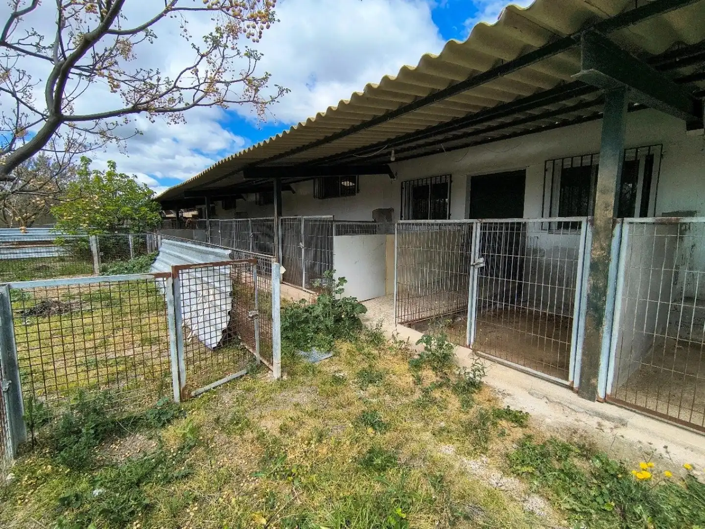 Außenansicht von Country house zum Verkauf in Belinchón mit Heizung