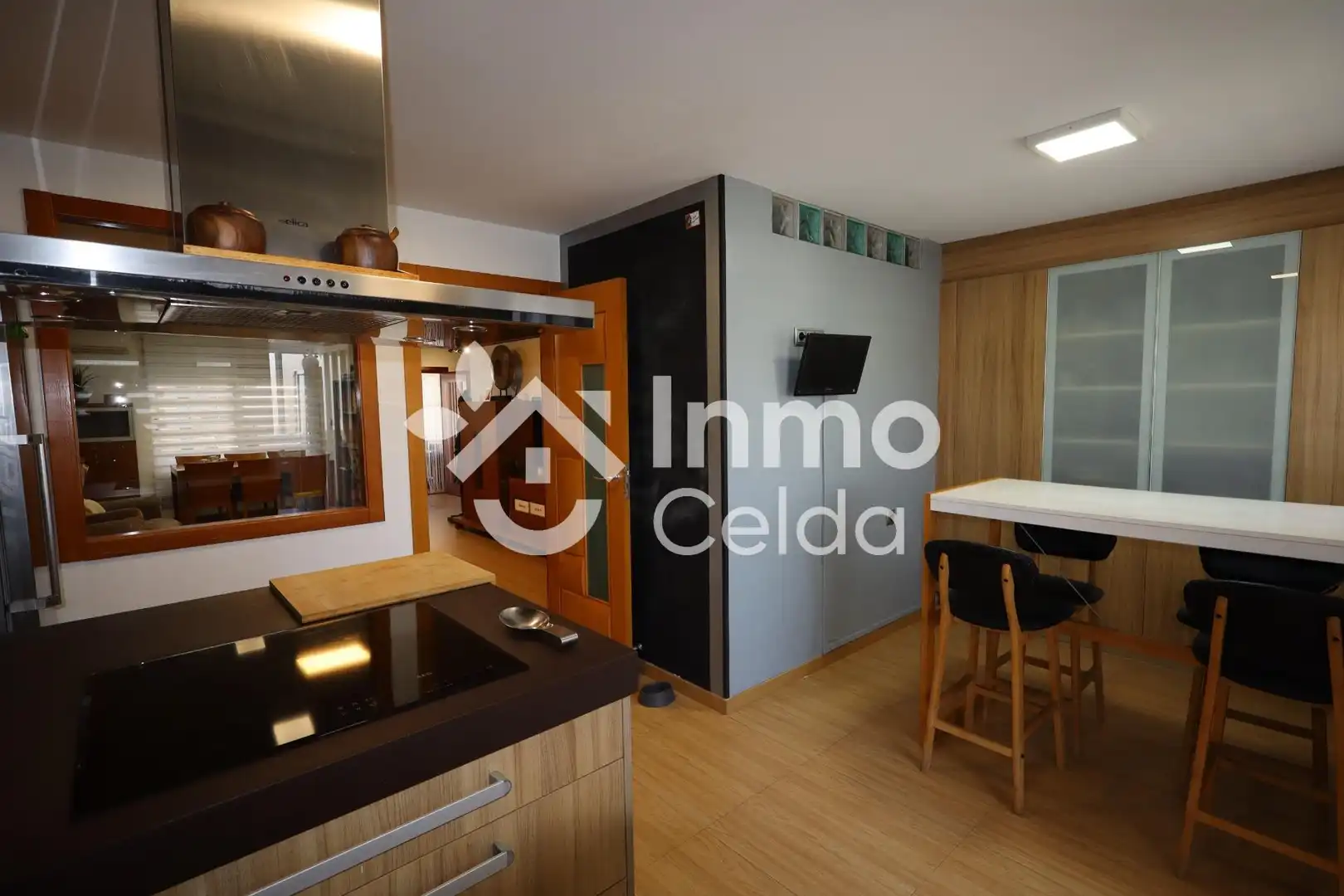 Cocina de Casa adosada en venta en Chiva con Aire acondicionado, Calefacción y Jardín privado