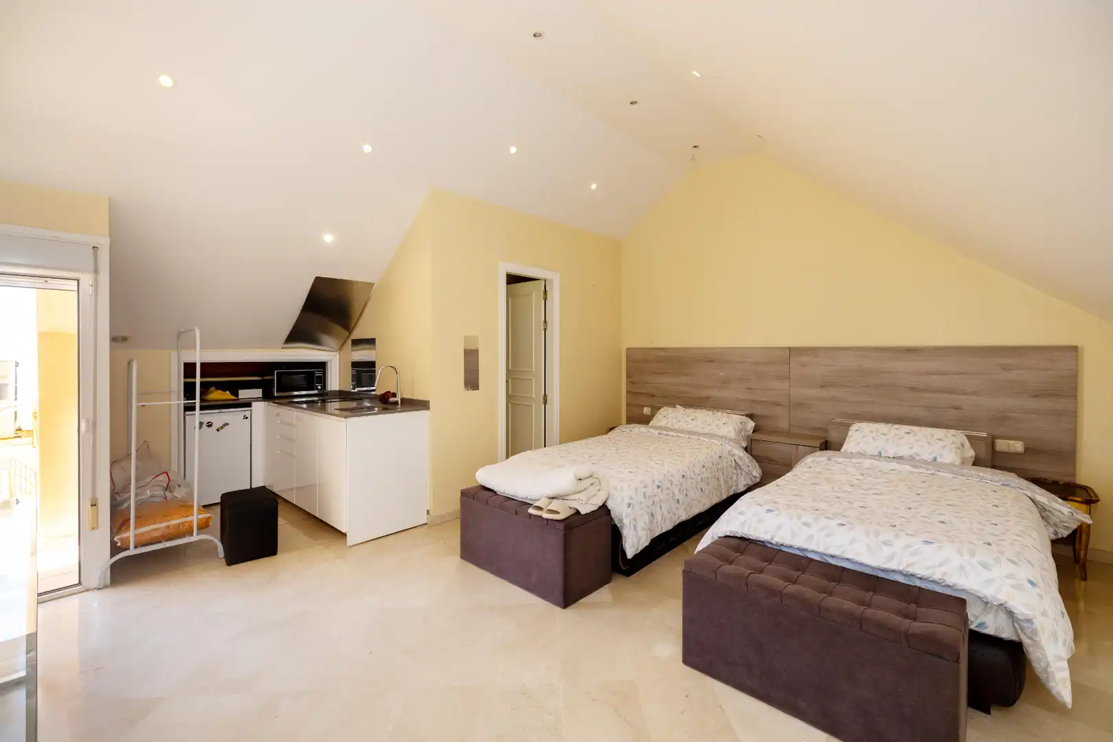 Schlafzimmer von Dachboden zum Verkauf in Marbella mit Klimaanlage, Heizung und Terrasse