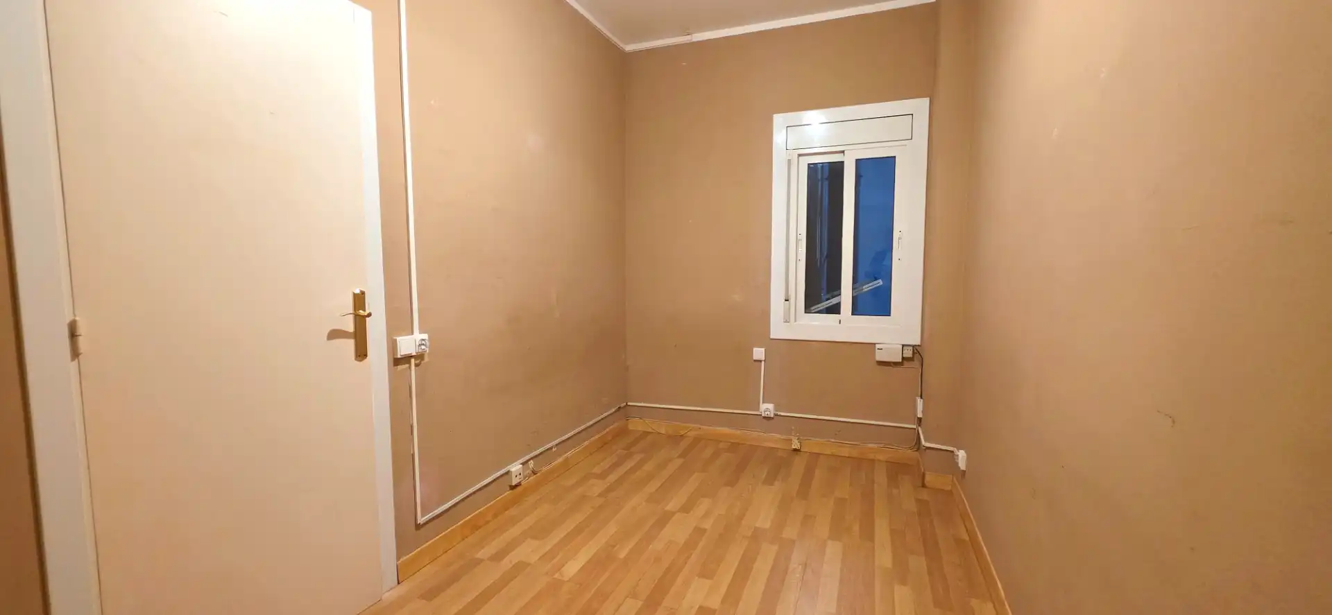 Schlafzimmer von Wohnung zum Verkauf in Barcelona mit Ofen, Balkon und Alarm