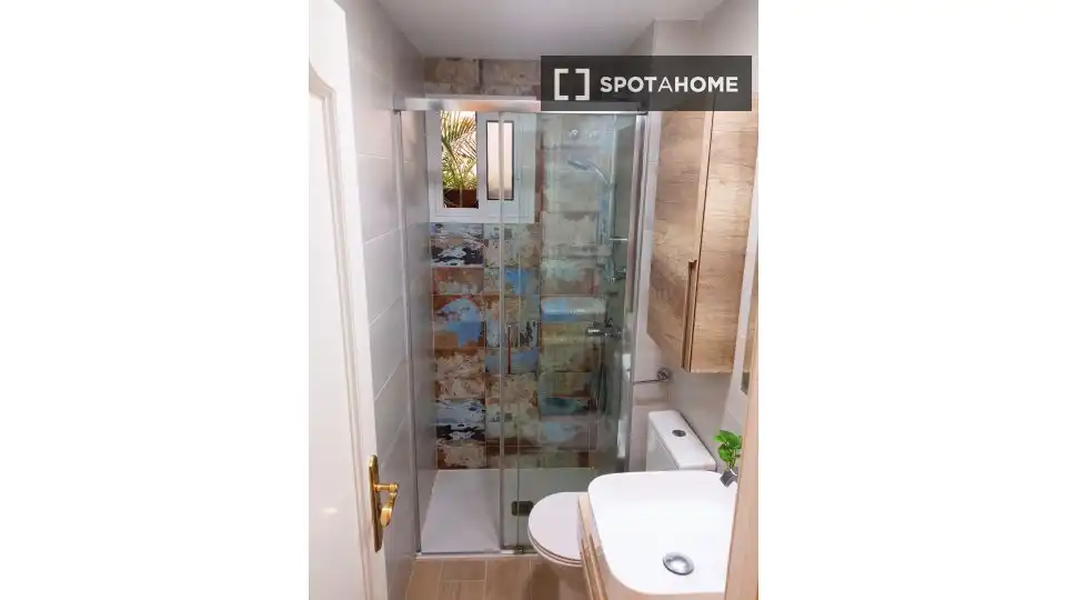 Baño de Apartamento para compartir en Málaga con Aire acondicionado, Terraza y Amueblado