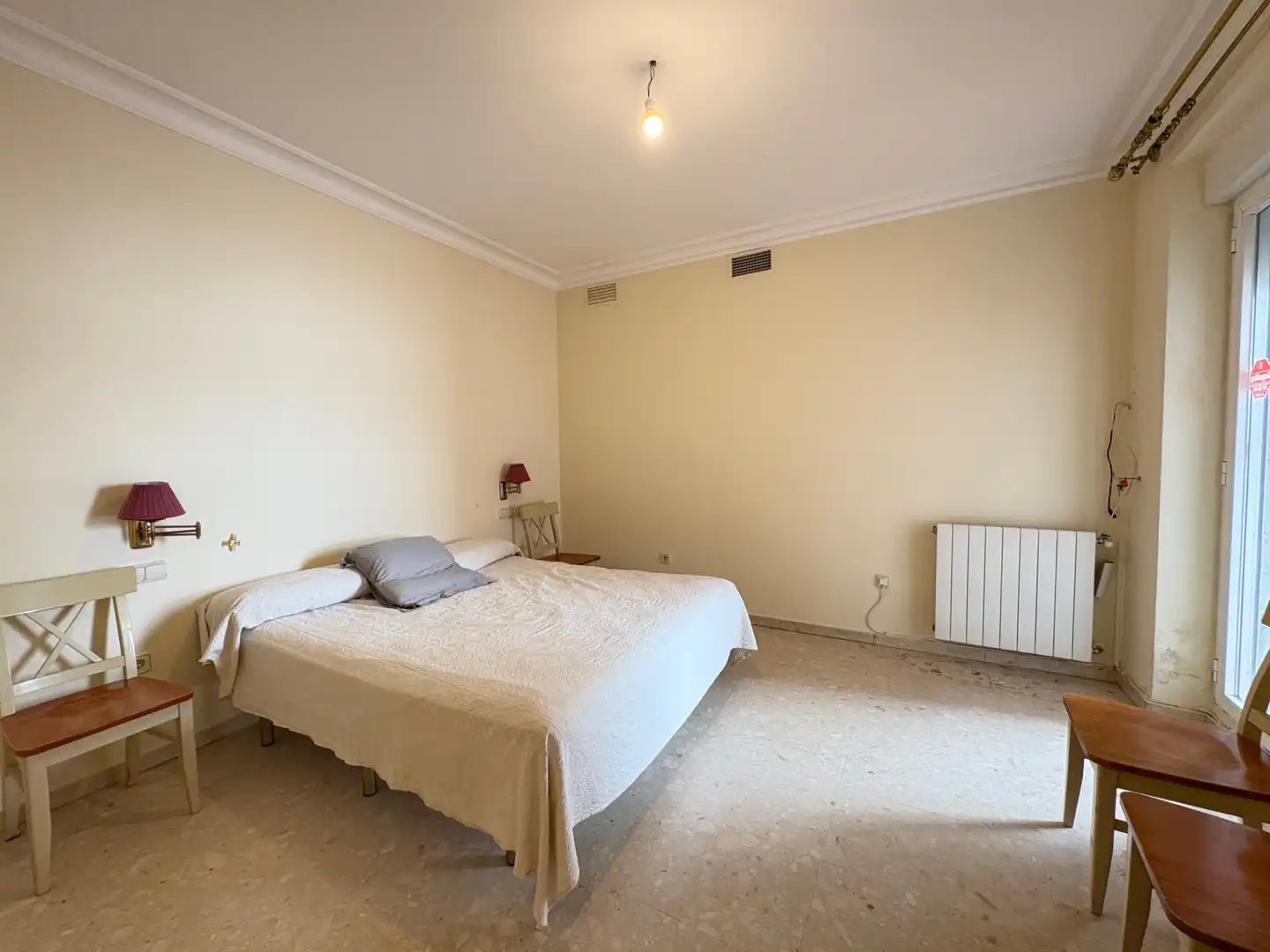Schlafzimmer von Wohnung zum Verkauf in Badajoz mit Klimaanlage, Heizung und Terrasse