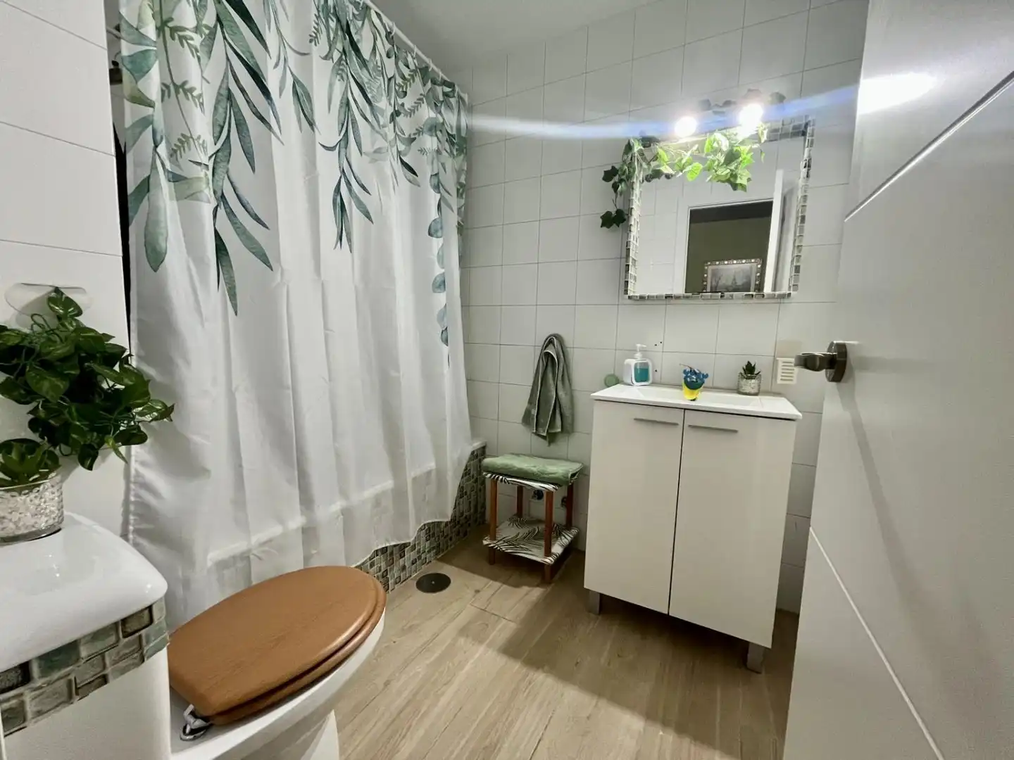 Bathroom of Flat for sale in Sevilla  with Air Conditioner, Parquet flooring and Balcony