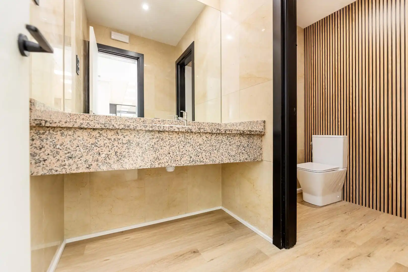 Badezimmer von Büro zum Verkauf in Pozuelo de Alarcón mit Klimaanlage und Heizung