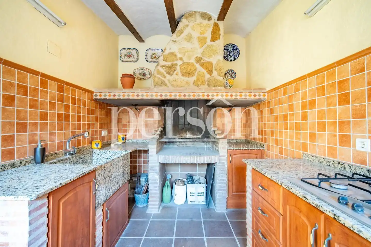 Cuina de Casa o xalet en venda en La Pobla de Vallbona amb Aire condicionat, Calefacció i Jardí privat