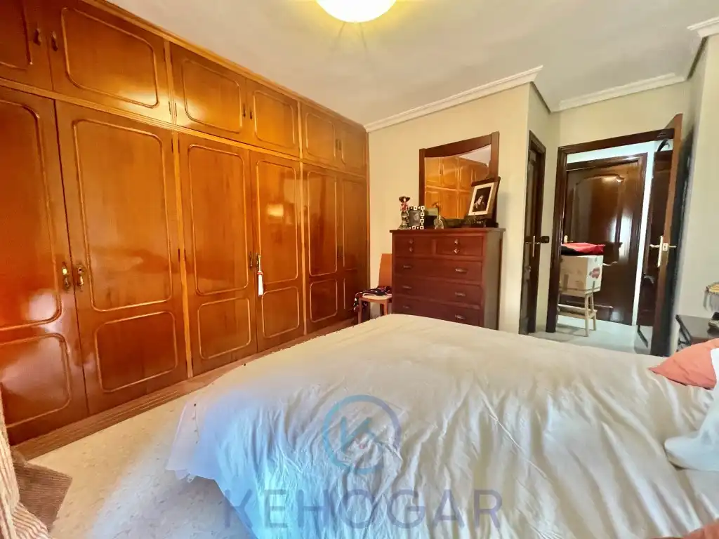 Bedroom of Flat for sale in Dos Hermanas