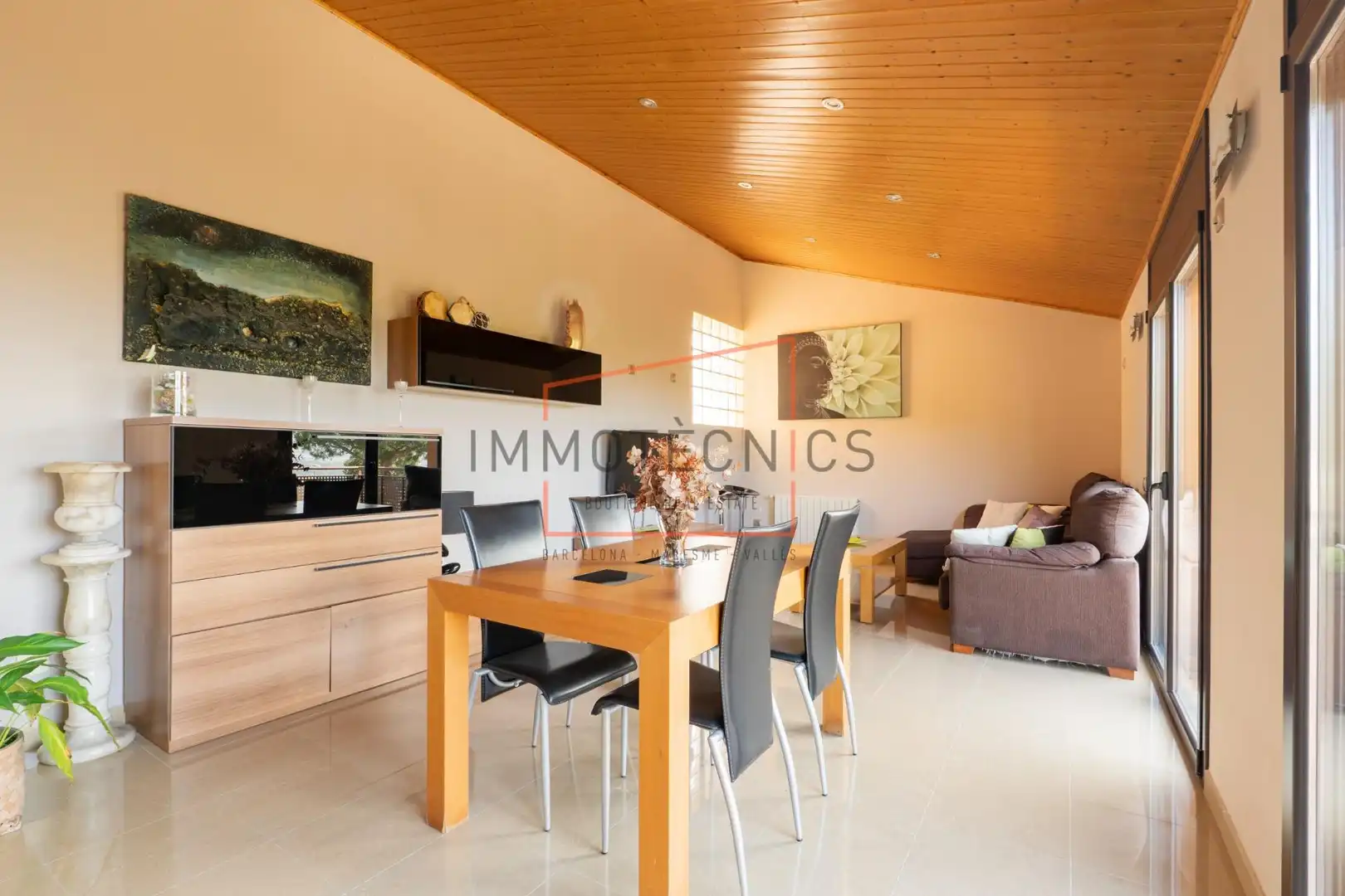 Sala d'estar de Casa o xalet en venda en Vilanova del Vallès amb Jardí privat, Terrassa i Piscina