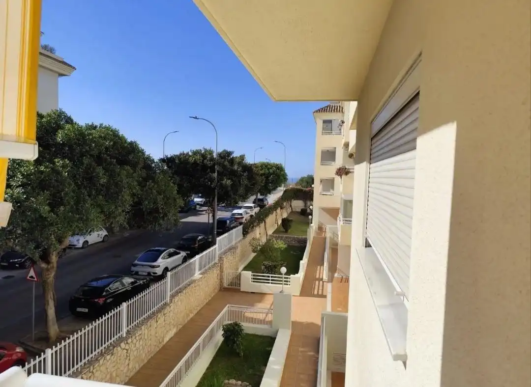 Vista exterior de Ático en venta en Rincón de la Victoria con Aire acondicionado, Jardín privado y Terraza