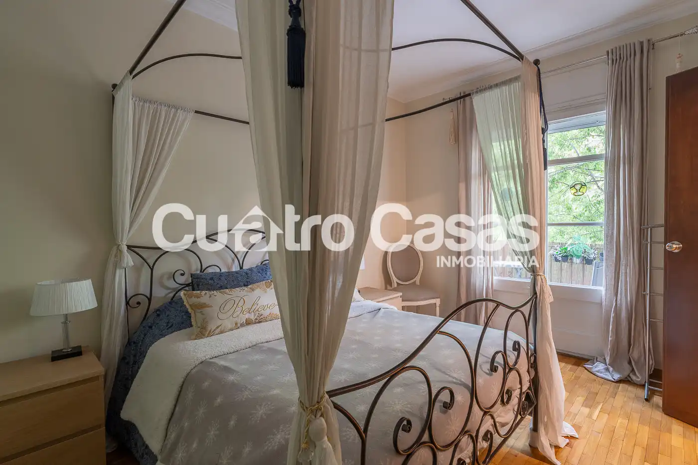 Bedroom of Flat for sale in Barcelona  with Air Conditioner, Heating and Parquet flooring