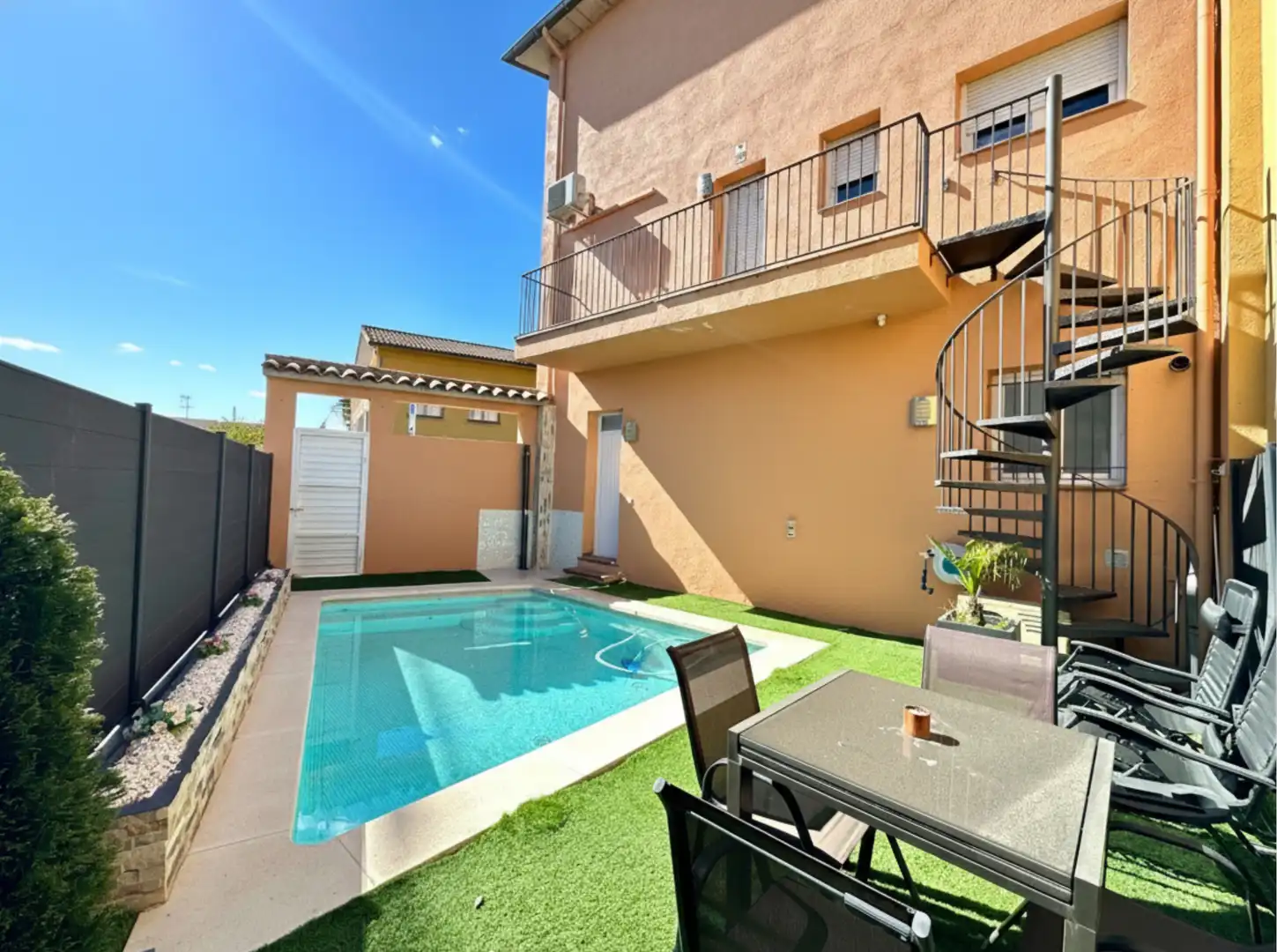 Swimming pool of Houses for sale in Torelló  with Air Conditioner, Heating and Private garden