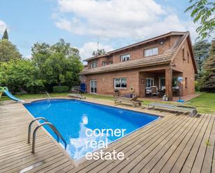 Exterior view of House or chalet for sale in Sant Cugat del Vallès  with Air Conditioner, Heating and Private garden