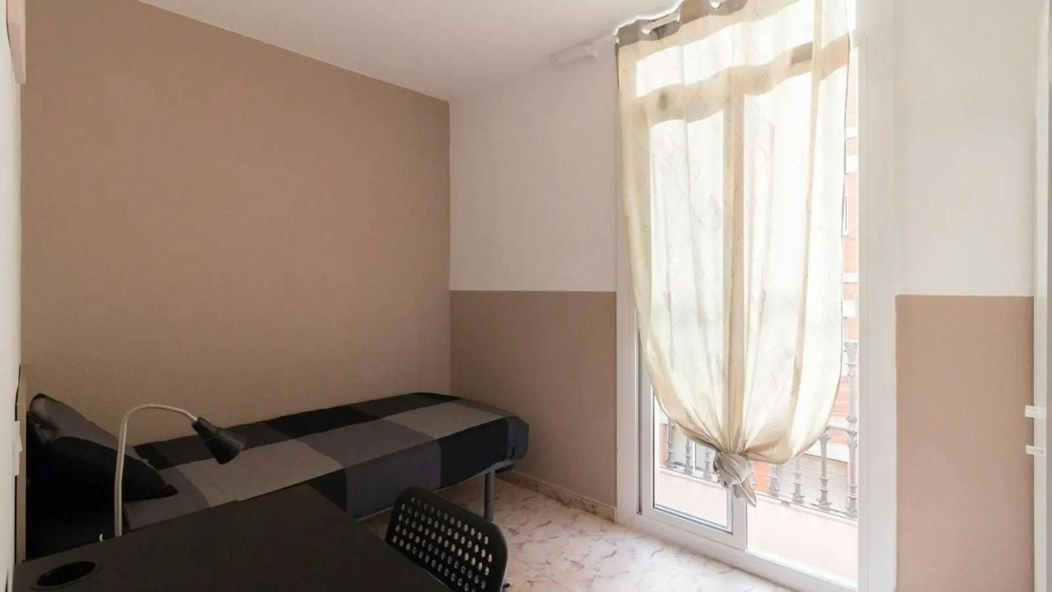Bedroom of Flat to share in  Barcelona Capital  with Furnished and Washing machine